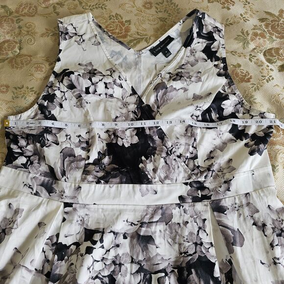 NWT Lane Bryant Sun Dress 18 Black Gray White Floral Surplice Fit - Picture 6 of 9